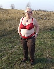 Public amateur peeing housewife