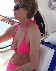 amateur upskirt in public